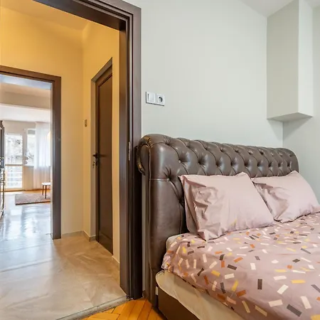 Lejlighed Pirotska 2-bedroom 100m2 In Center *