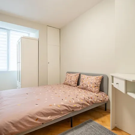 Pirotska 2-bedroom 100m2 In Center Apartament Sofia