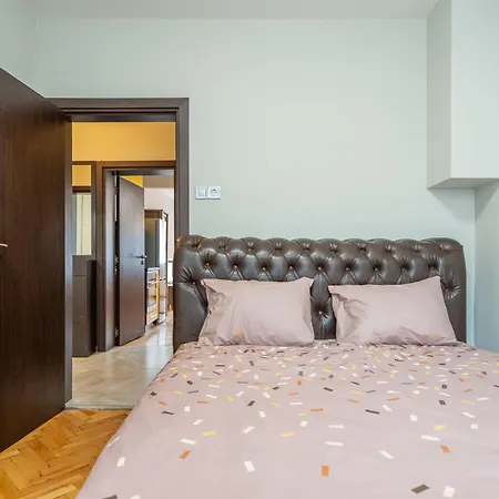 Lejlighed Pirotska 2-bedroom 100m2 In Center Sofia