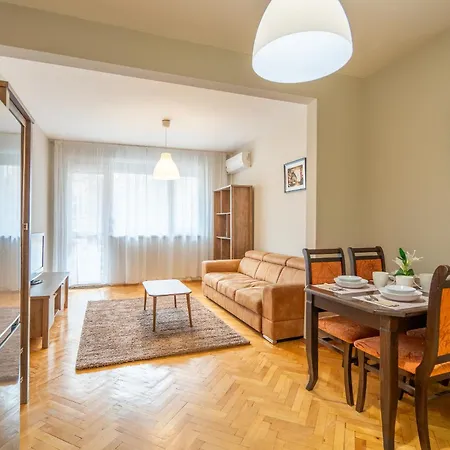 Pirotska 2-bedroom 100m2 In Center Lejlighed *
