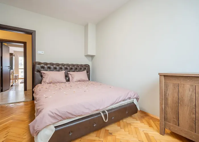 Apartment Pirotska 2-bedroom 100m2 In Center Sofia