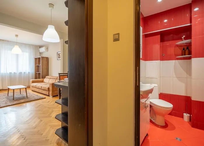 Pirotska 2-bedroom 100m2 In Center Apartment Sofia