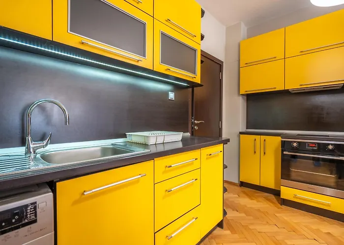 Pirotska 2-bedroom 100m2 In Center Apartment Sofia