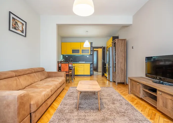 Pirotska 2-bedroom 100m2 In Center Apartment