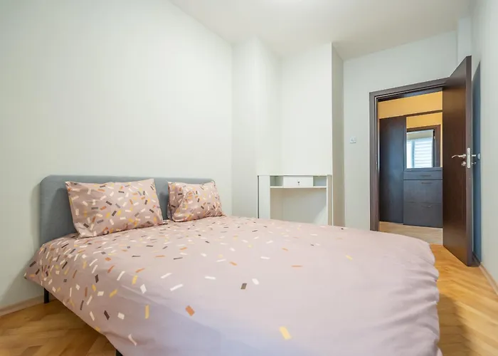 Apartment Pirotska 2-bedroom 100m2 In Center *