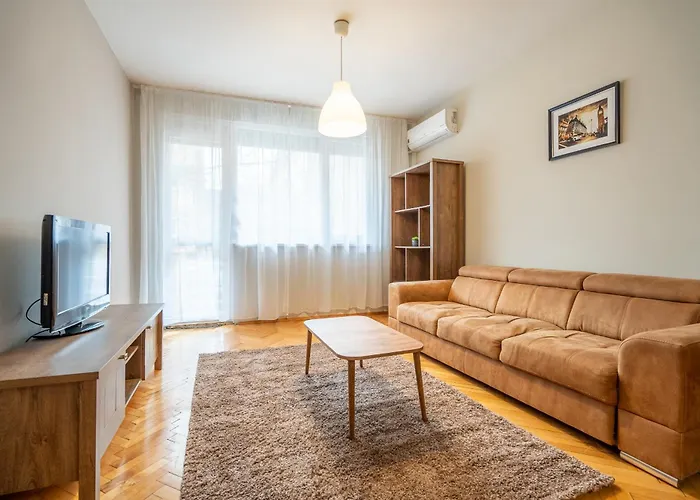 Pirotska 2-bedroom 100m2 In Center Apartment *