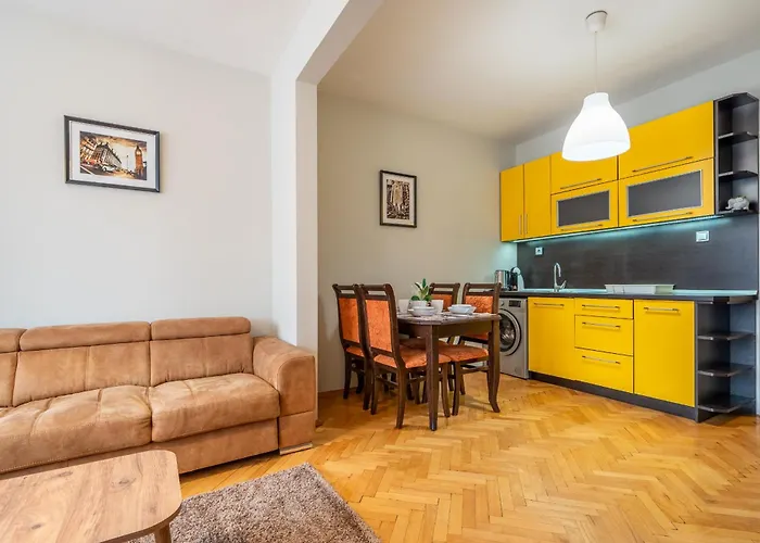 Pirotska 2-bedroom 100m2 In Center Apartment Sofia