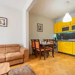 Pirotska 2-bedroom 100m2 In Center Daire Sofya