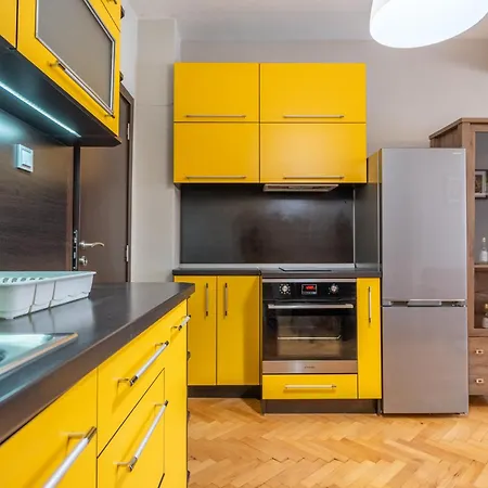Pirotska 2-bedroom 100m2 In Center Daire *