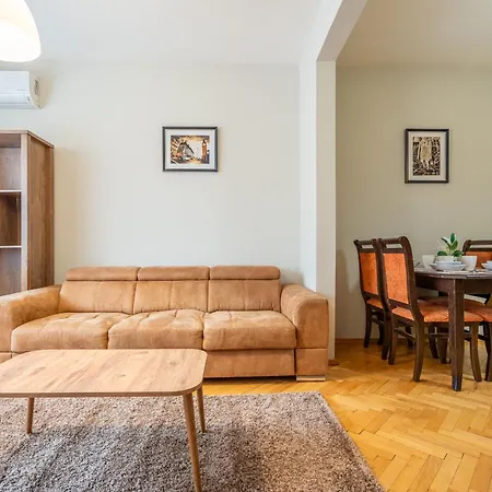 Pirotska 2-bedroom 100m2 In Center Sofya