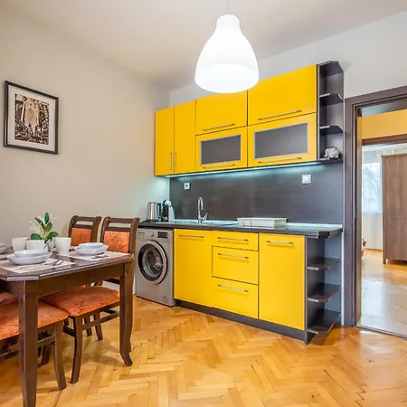 Pirotska 2-bedroom 100m2 In Center 아파트 *