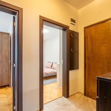 Pirotska 2-bedroom 100m2 In Center